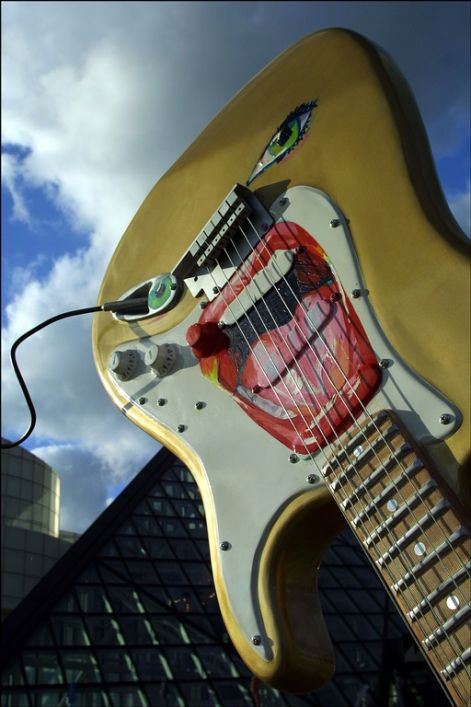 guitars-rock-and-roll-museum-7.jpg guitars-rock-and-roll-museum-7.jpg